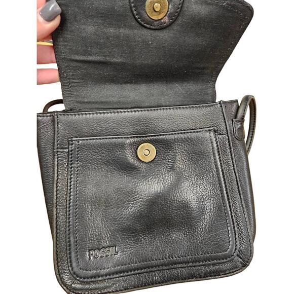 Fossil Black Smaller Pebble-Grain Leather Crossbody - Picture 5 of 9